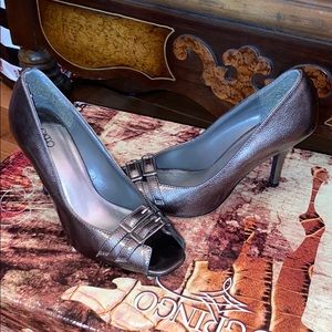 Women’s silver heels